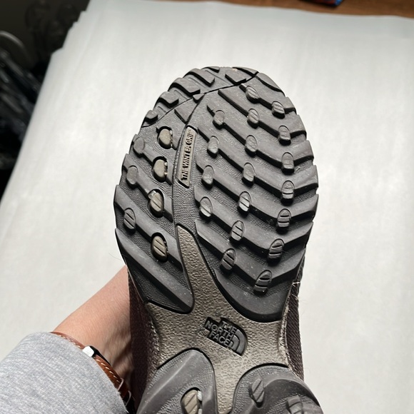 💕🎉 HOST PICK 🎉💕 EUC North Face down filled nylon top boots - Picture 12 of 13